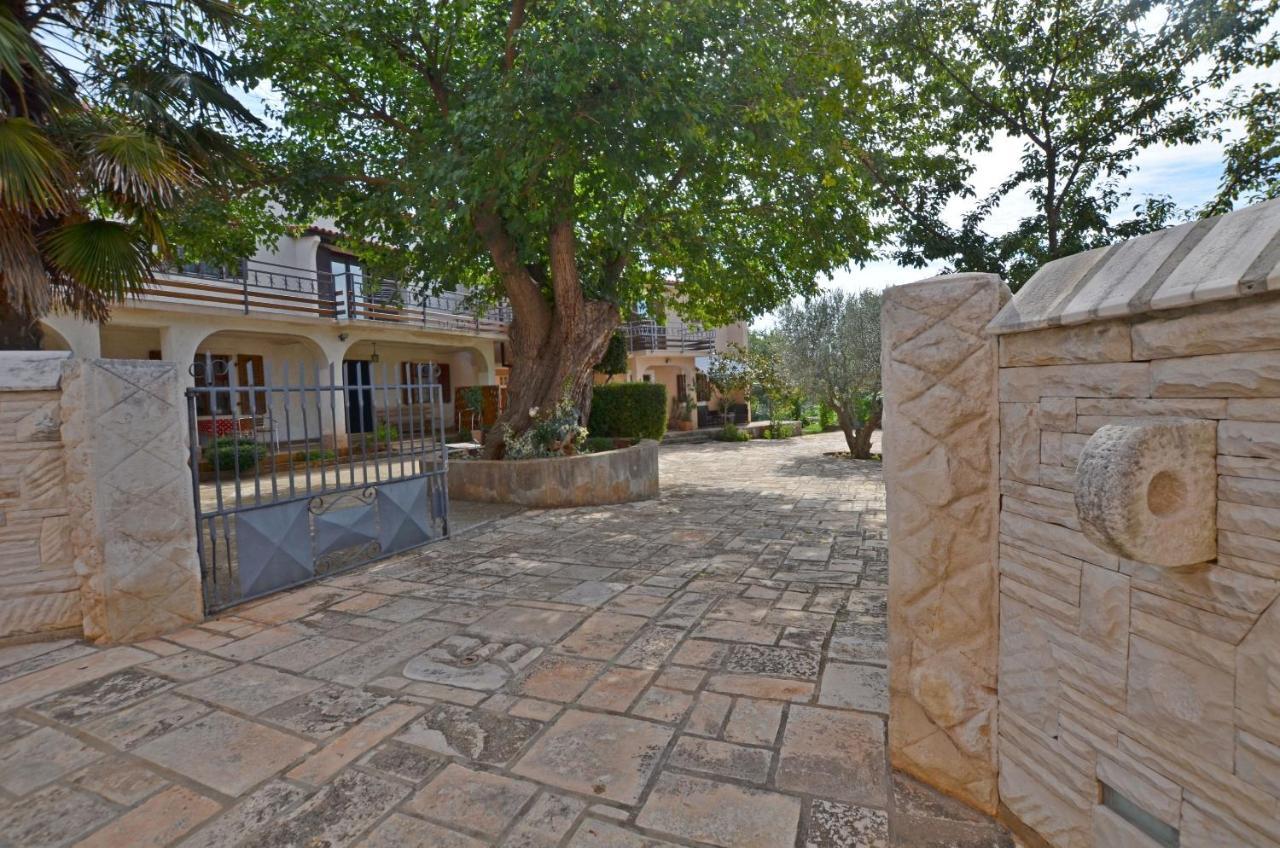 Apartments Josip Pavicini Dış mekan fotoğraf